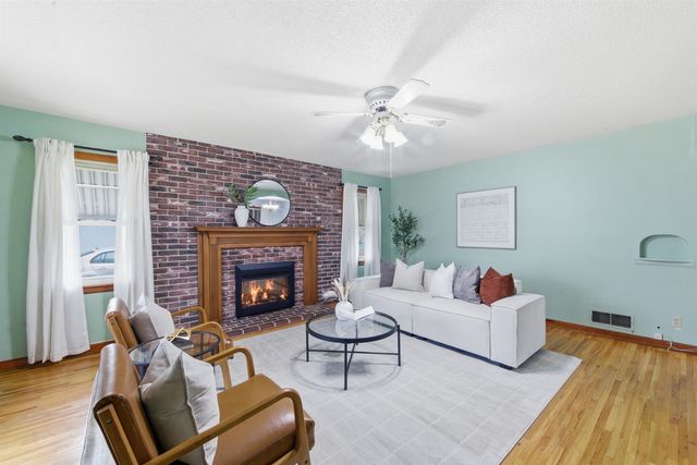 1555 N Womer Dr, Wichita, KS 67203