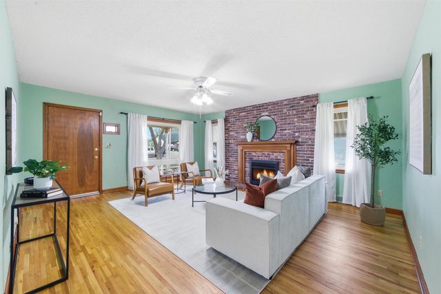 1555 N Womer Dr, Wichita, KS 67203