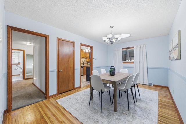 1555 N Womer Dr, Wichita, KS 67203