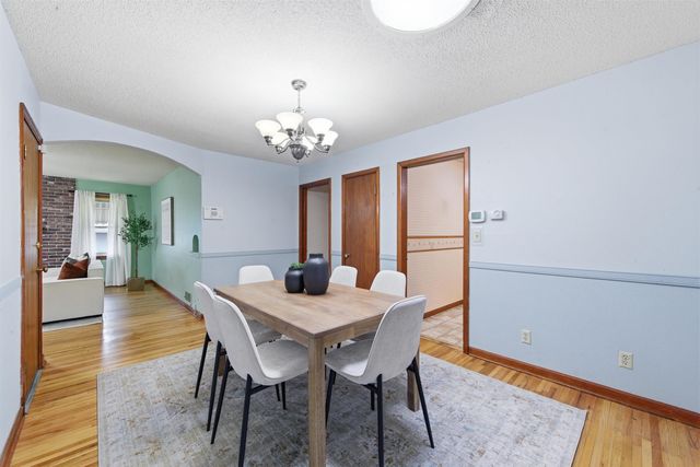 1555 N Womer Dr, Wichita, KS 67203