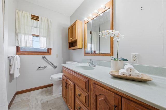 1555 N Womer Dr, Wichita, KS 67203