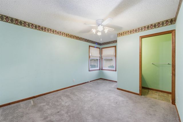 1555 N Womer Dr, Wichita, KS 67203