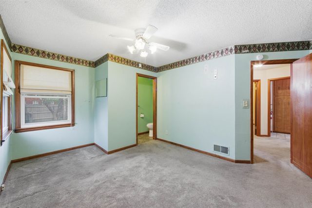 1555 N Womer Dr, Wichita, KS 67203