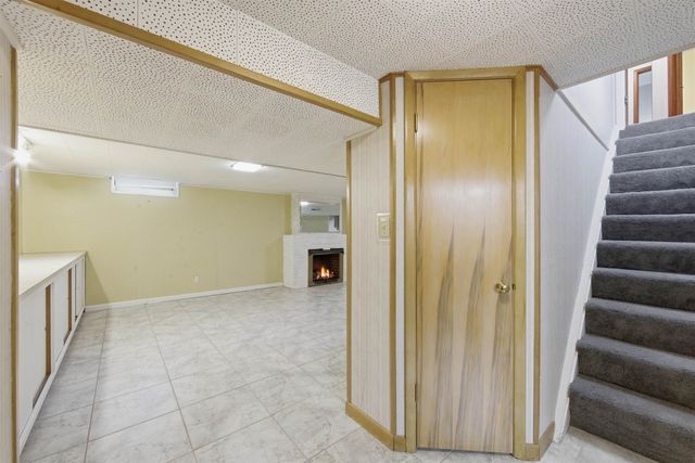 1555 N Womer Dr, Wichita, KS 67203