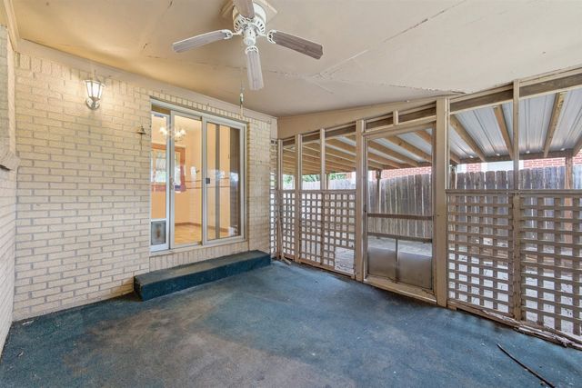 1555 N Womer Dr, Wichita, KS 67203