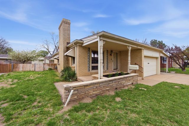 1555 N Womer Dr, Wichita, KS 67203