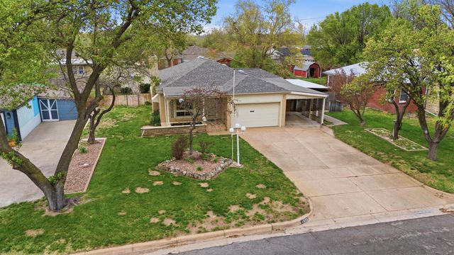 1555 N Womer Dr, Wichita, KS 67203
