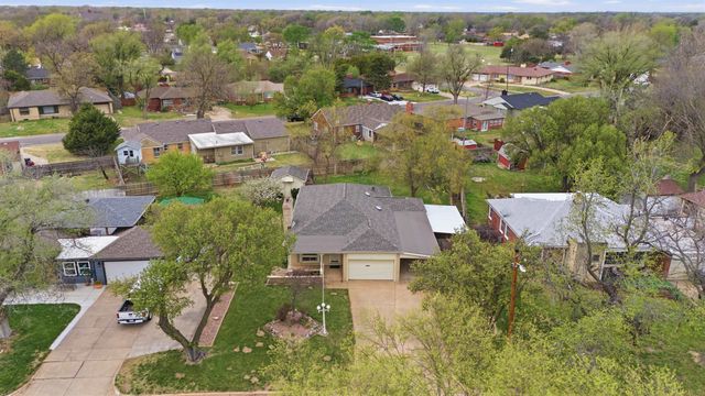 1555 N Womer Dr, Wichita, KS 67203