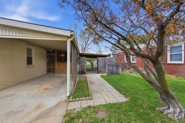 1555 N Womer Dr, Wichita, KS 67203