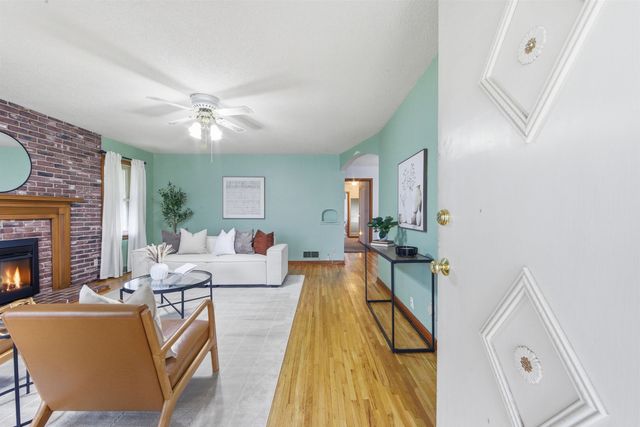 1555 N Womer Dr, Wichita, KS 67203