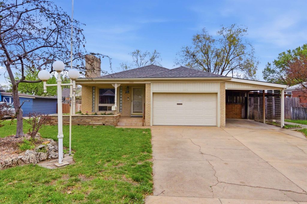 1555 N Womer Dr, Wichita, KS 67203