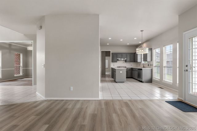 8963 N 133rd East Avenue, Owasso, OK 74055