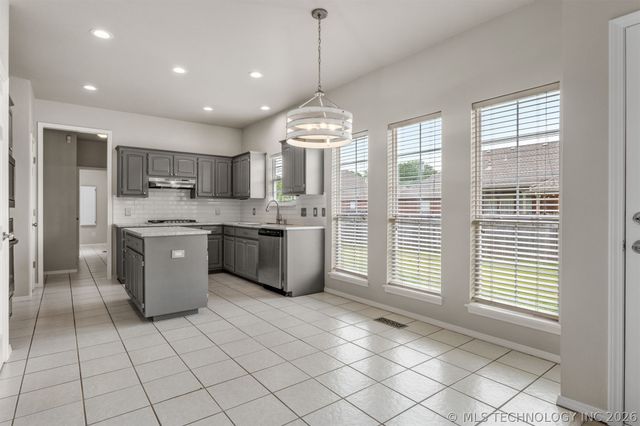 8963 N 133rd East Avenue, Owasso, OK 74055