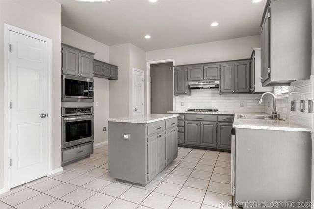 8963 N 133rd East Avenue, Owasso, OK 74055