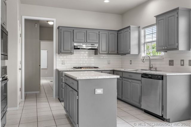 8963 N 133rd East Avenue, Owasso, OK 74055