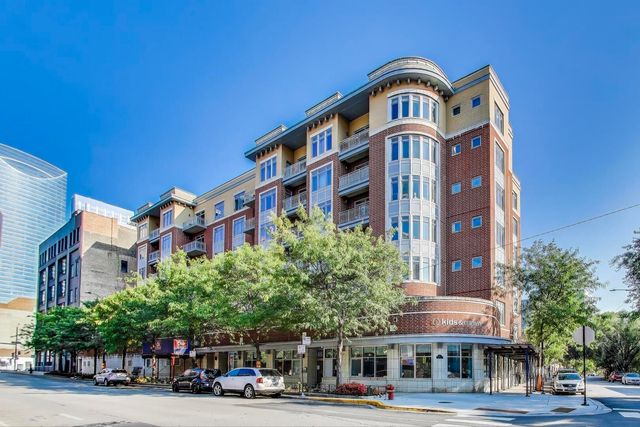 657 W FULTON Street 404, Chicago, IL 60661
