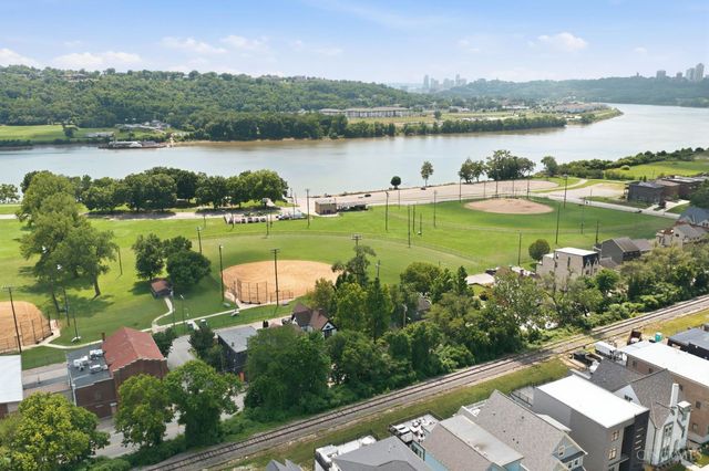 3039 Riverside Drive, Cincinnati, OH 45226