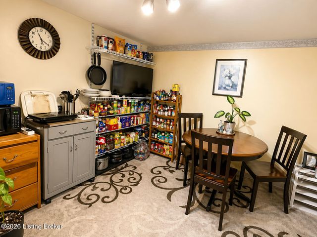 1013 Franelm Rd, Louisville, KY 40214