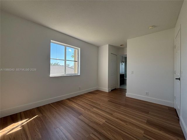 1653 Winterberry Ln, Weston, FL 33327