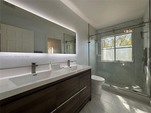 1653 Winterberry Ln, Weston, FL 33327