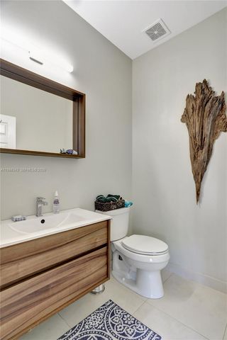 1653 Winterberry Ln, Weston, FL 33327