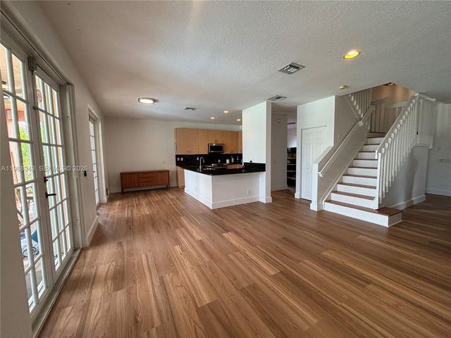 1653 Winterberry Ln, Weston, FL 33327