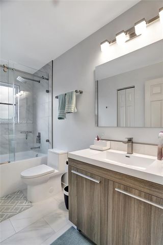 1653 Winterberry Ln, Weston, FL 33327