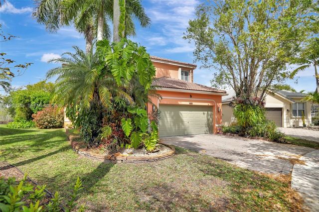 1653 Winterberry Ln, Weston, FL 33327