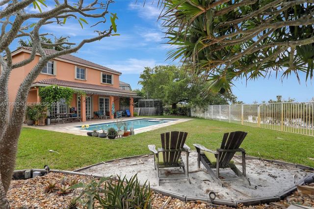 1653 Winterberry Ln, Weston, FL 33327