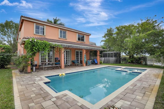 1653 Winterberry Ln, Weston, FL 33327