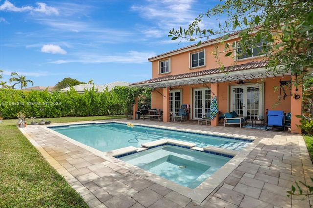 1653 Winterberry Ln, Weston, FL 33327