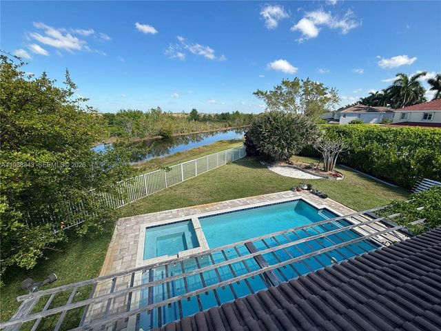 1653 Winterberry Ln, Weston, FL 33327