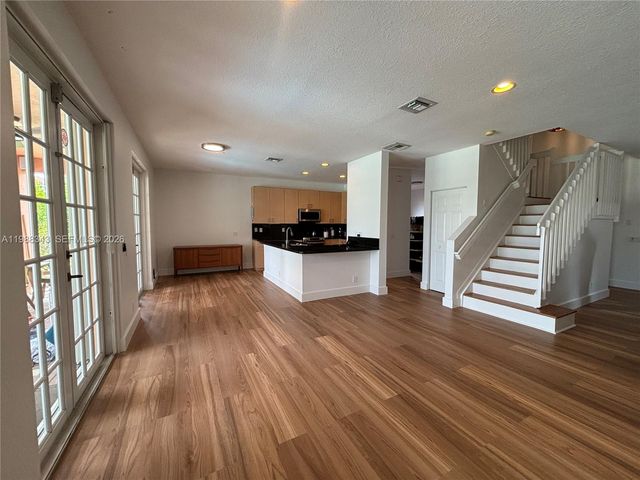 1653 Winterberry Ln, Weston, FL 33327