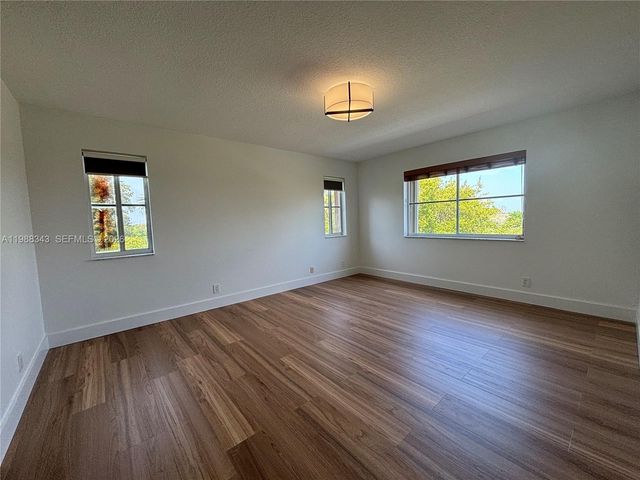 1653 Winterberry Ln, Weston, FL 33327