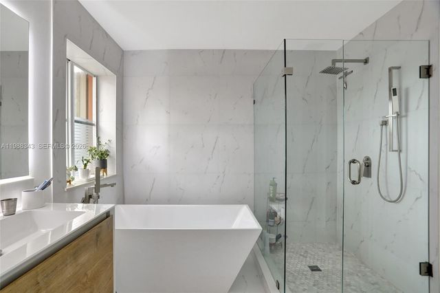 1653 Winterberry Ln, Weston, FL 33327