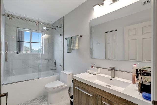 1653 Winterberry Ln, Weston, FL 33327