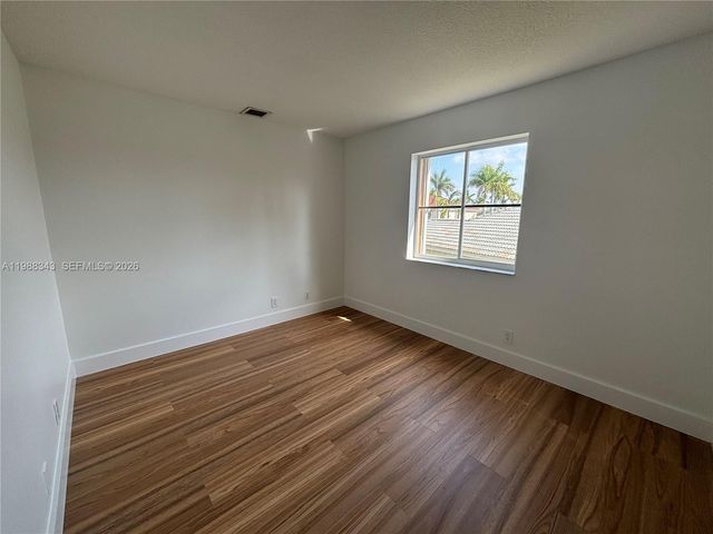 1653 Winterberry Ln, Weston, FL 33327