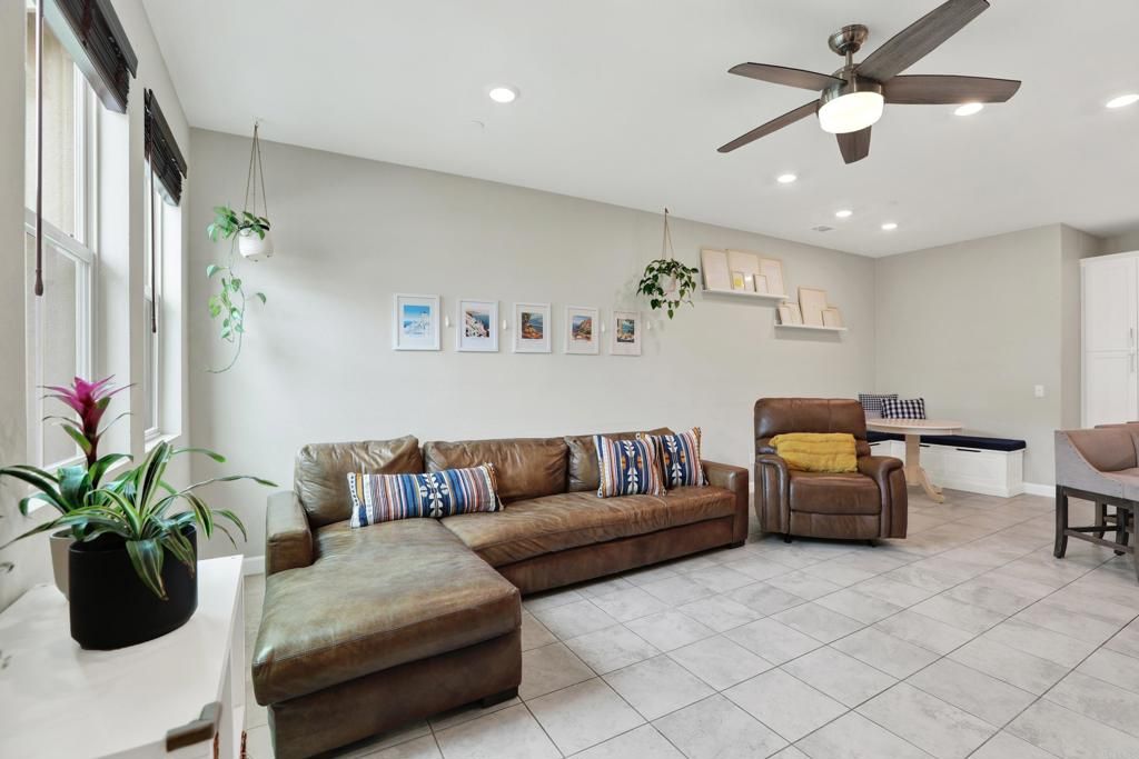 1087 Delpy View, Vista, CA 92084 — photo 5
