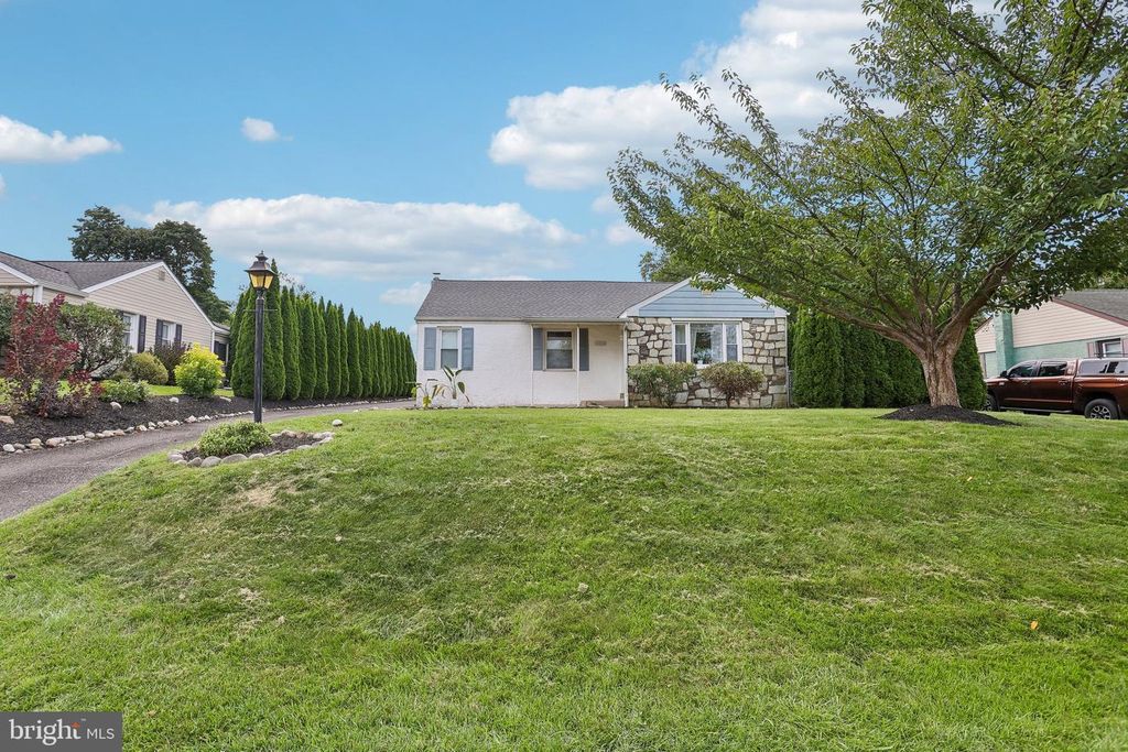 1024 BROADVIEW AVE, LANGHORNE, PA 19047 — exterior