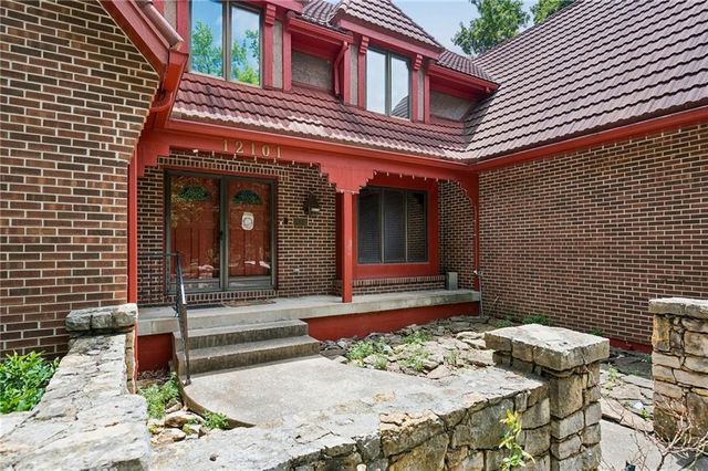 12101 Pawnee Lane, Leawood, KS 66209