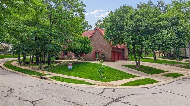 12101 Pawnee Lane, Leawood, KS 66209
