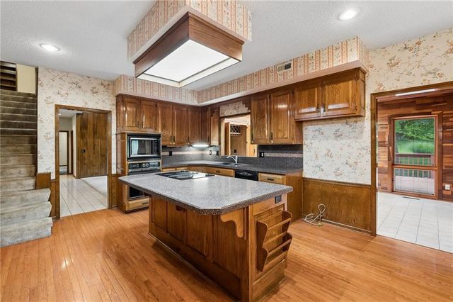 12101 Pawnee Lane, Leawood, KS 66209