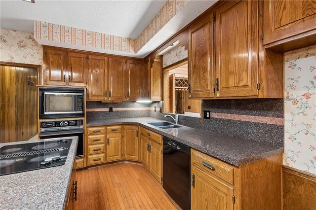 12101 Pawnee Lane, Leawood, KS 66209