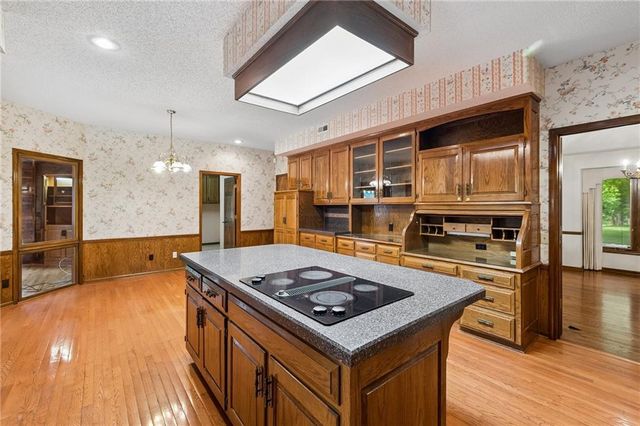 12101 Pawnee Lane, Leawood, KS 66209