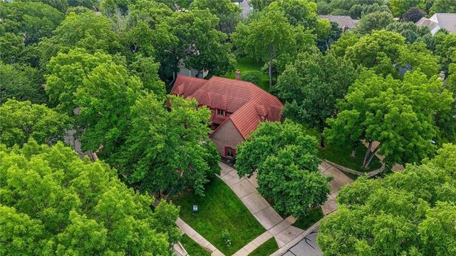 12101 Pawnee Lane, Leawood, KS 66209