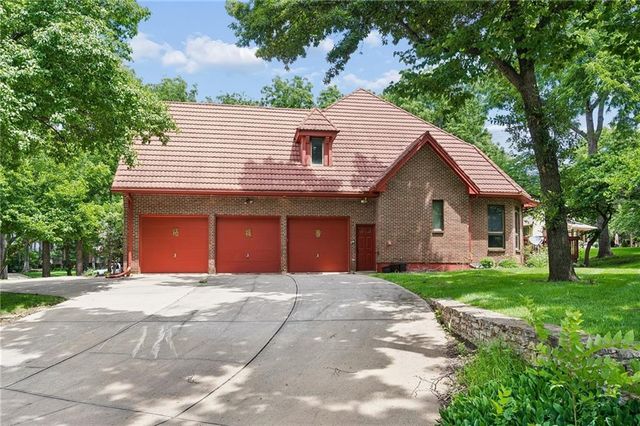 12101 Pawnee Lane, Leawood, KS 66209