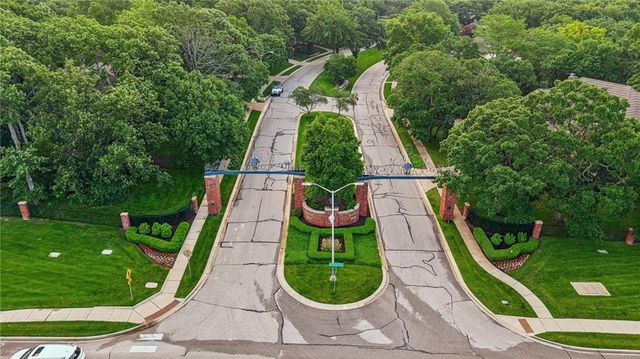 12101 Pawnee Lane, Leawood, KS 66209
