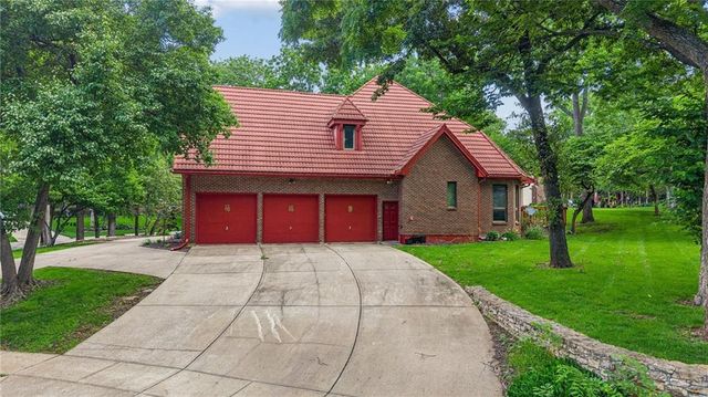 12101 Pawnee Lane, Leawood, KS 66209
