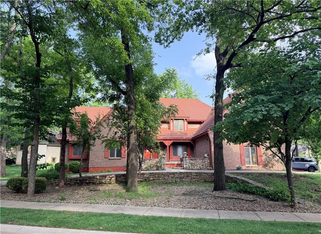 12101 Pawnee Lane, Leawood, KS 66209