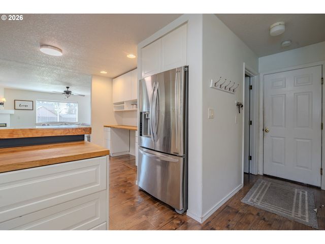 414 N 3RD Pl, Kalama, WA 98625